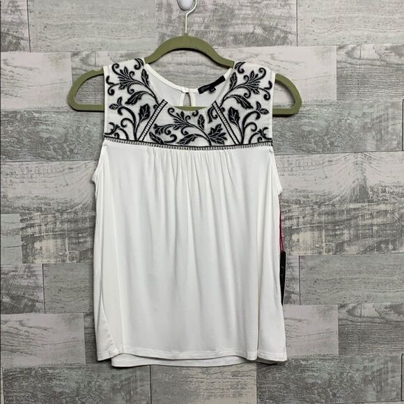 Gibson X Hi Sugarplum! Limone Floral Yoke Top - Picture 5 of 9
